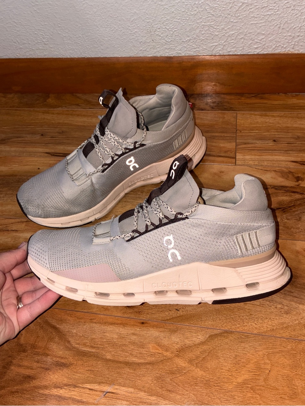 On Cloud Women’s Cloudnova Sneakers Pearl/Shell Lightweight Shoes- size 9.5